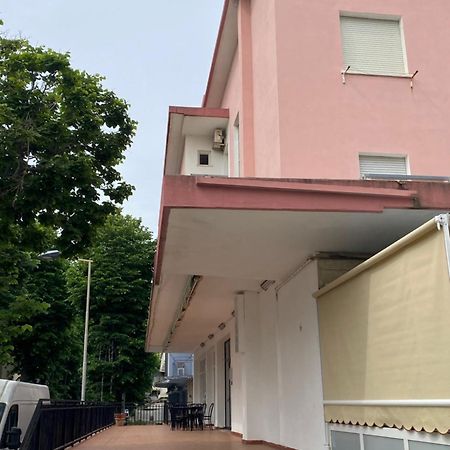 Hotel Piccari Nuova Gestione 里米尼 外观 照片