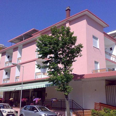 Hotel Piccari Nuova Gestione 里米尼 外观 照片