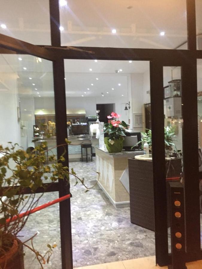 Hotel Piccari Nuova Gestione 里米尼 外观 照片
