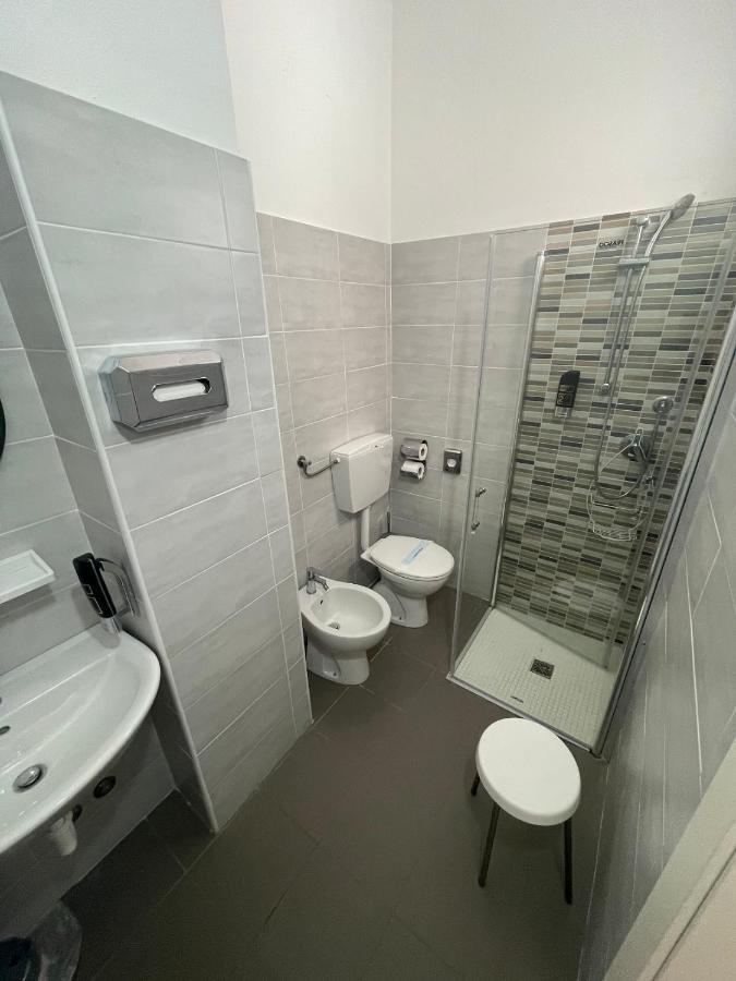Hotel Piccari Nuova Gestione 里米尼 外观 照片