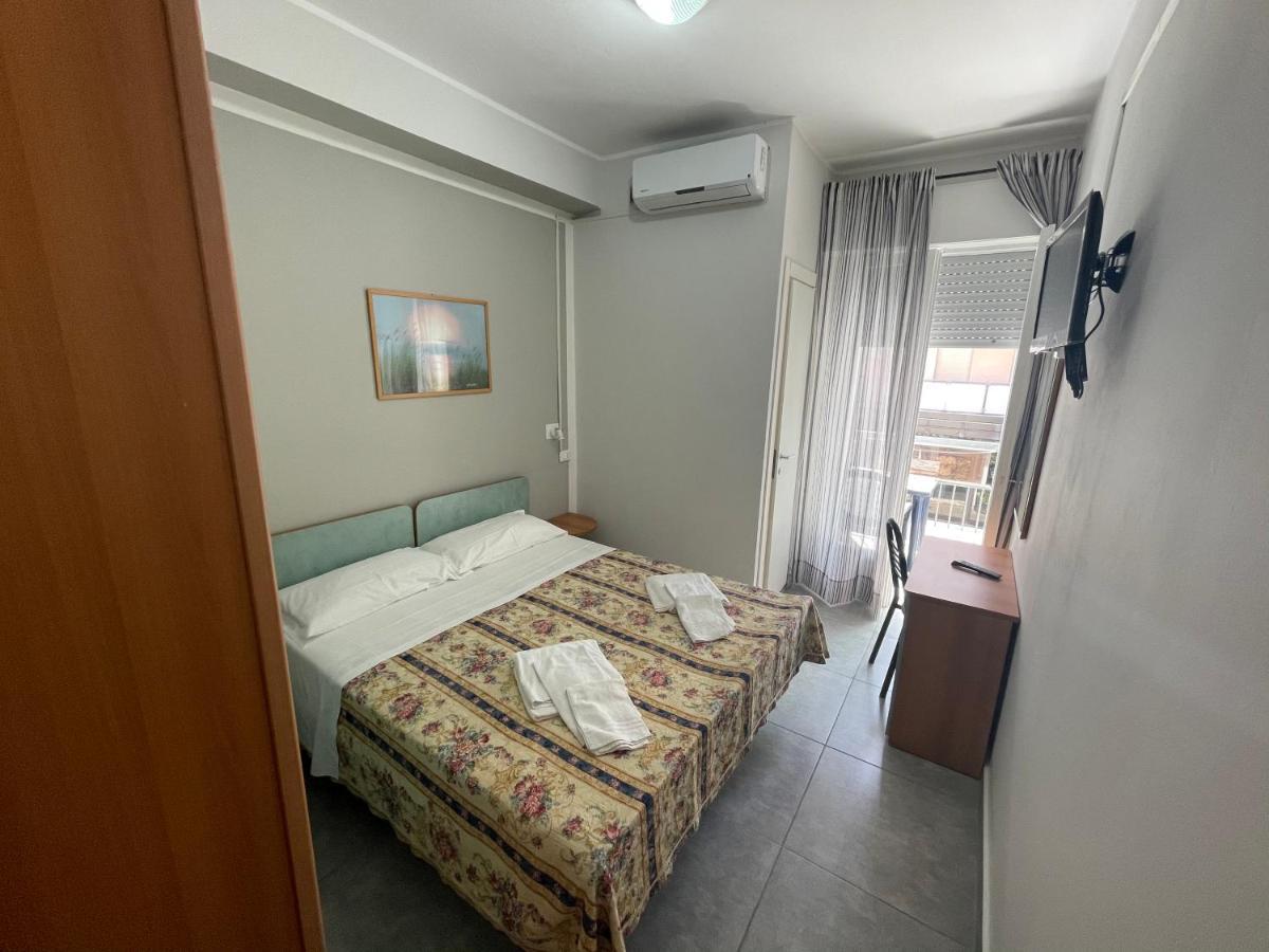 Hotel Piccari Nuova Gestione 里米尼 外观 照片