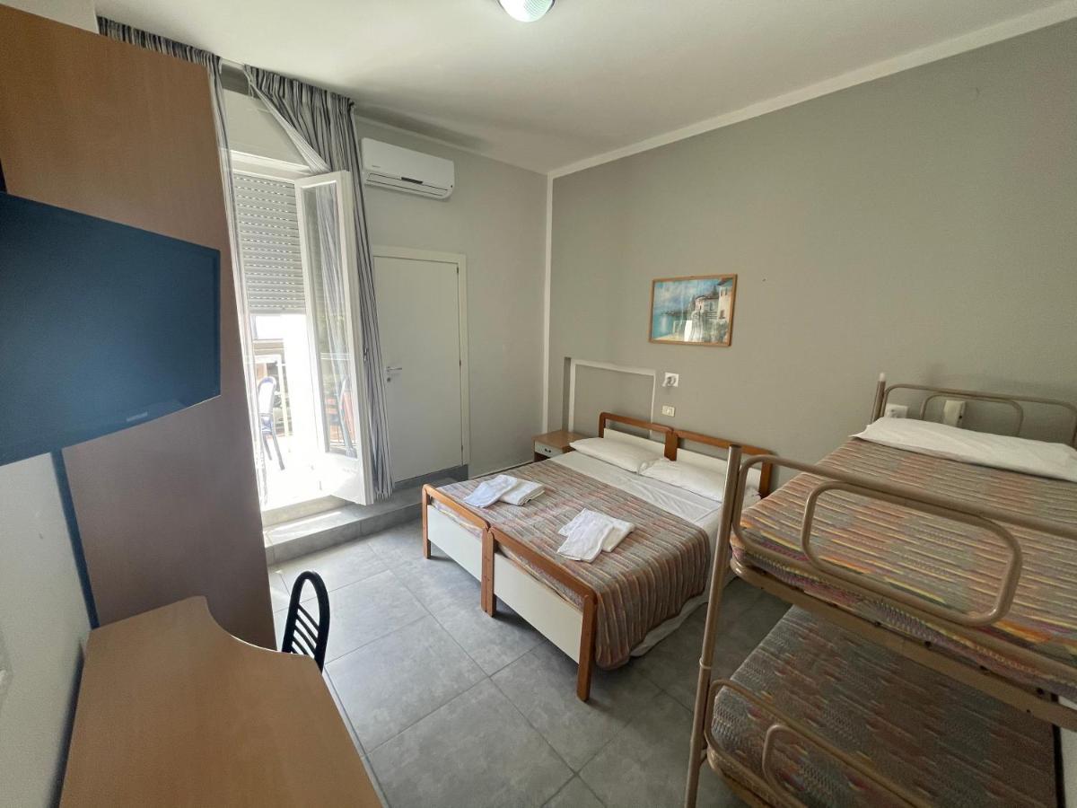 Hotel Piccari Nuova Gestione 里米尼 外观 照片