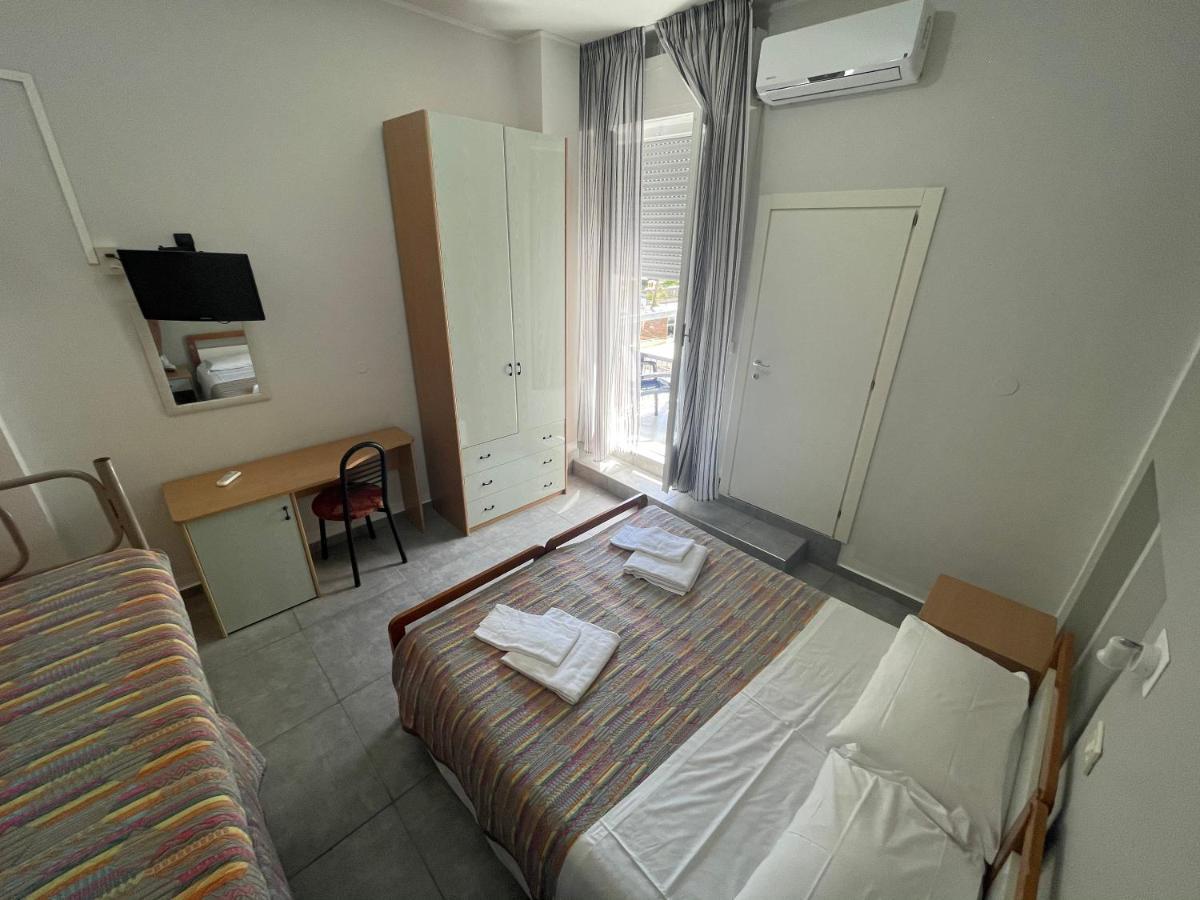 Hotel Piccari Nuova Gestione 里米尼 外观 照片