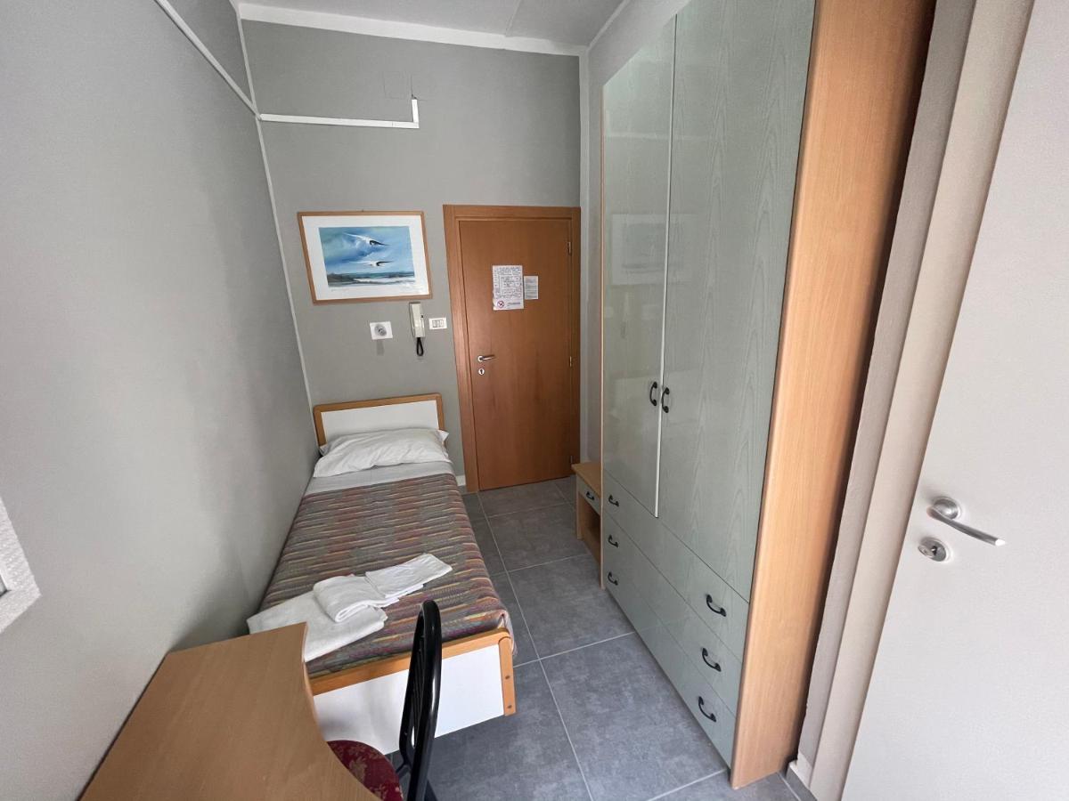 Hotel Piccari Nuova Gestione 里米尼 外观 照片