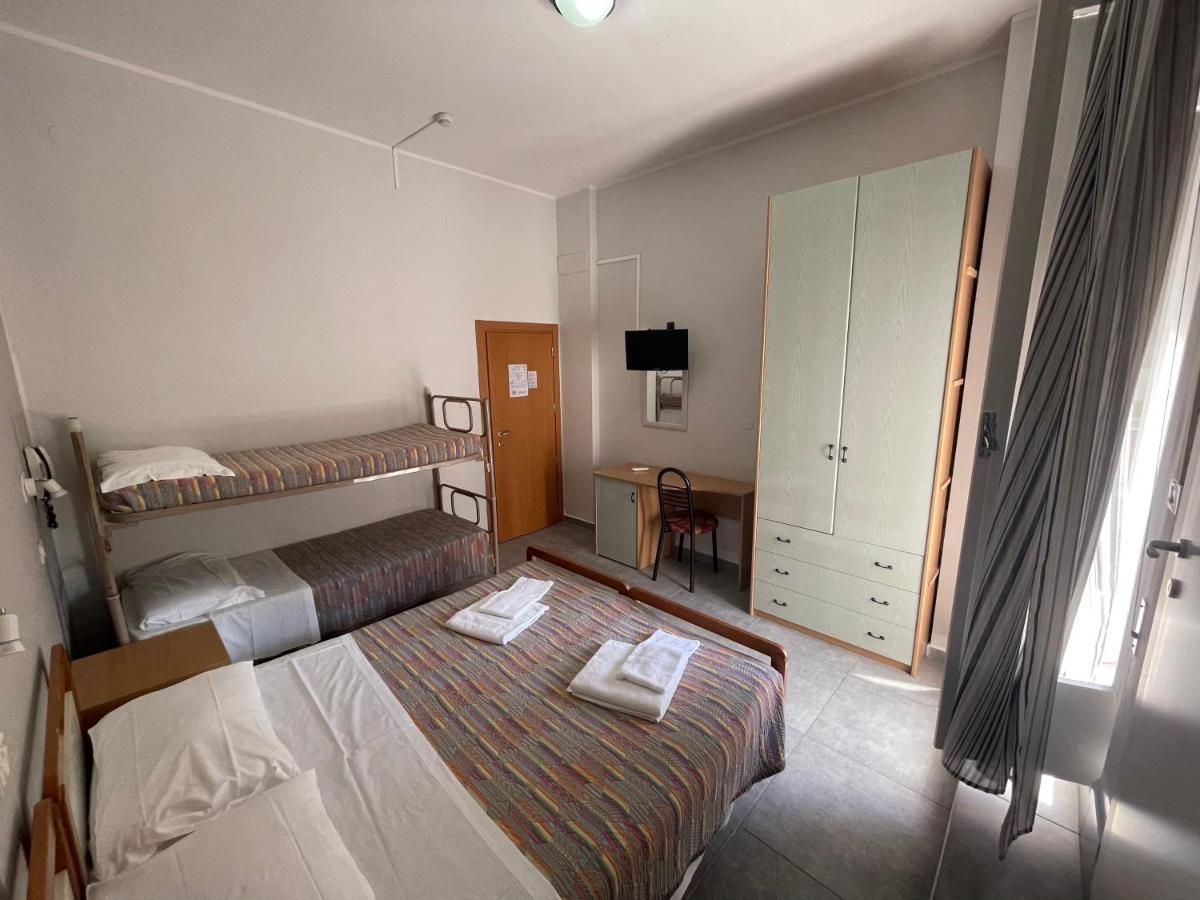 Hotel Piccari Nuova Gestione 里米尼 外观 照片