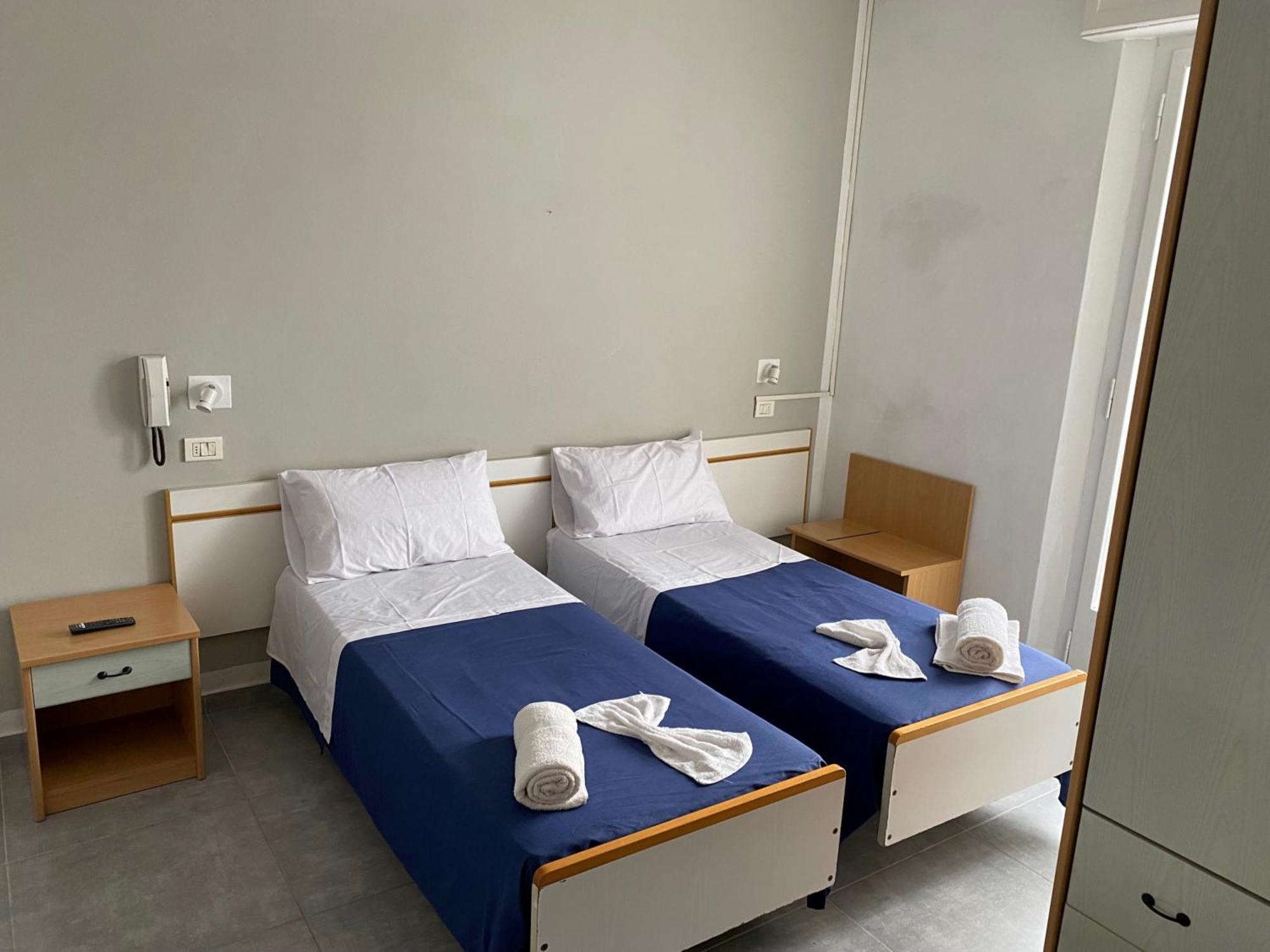 Hotel Piccari Nuova Gestione 里米尼 外观 照片