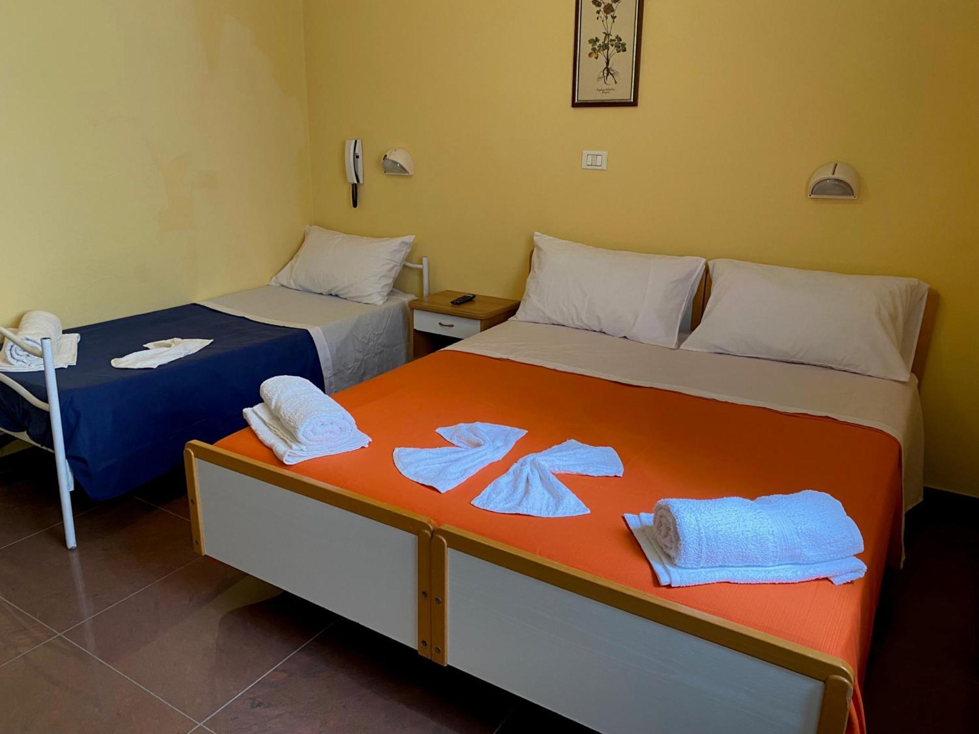 Hotel Piccari Nuova Gestione 里米尼 外观 照片