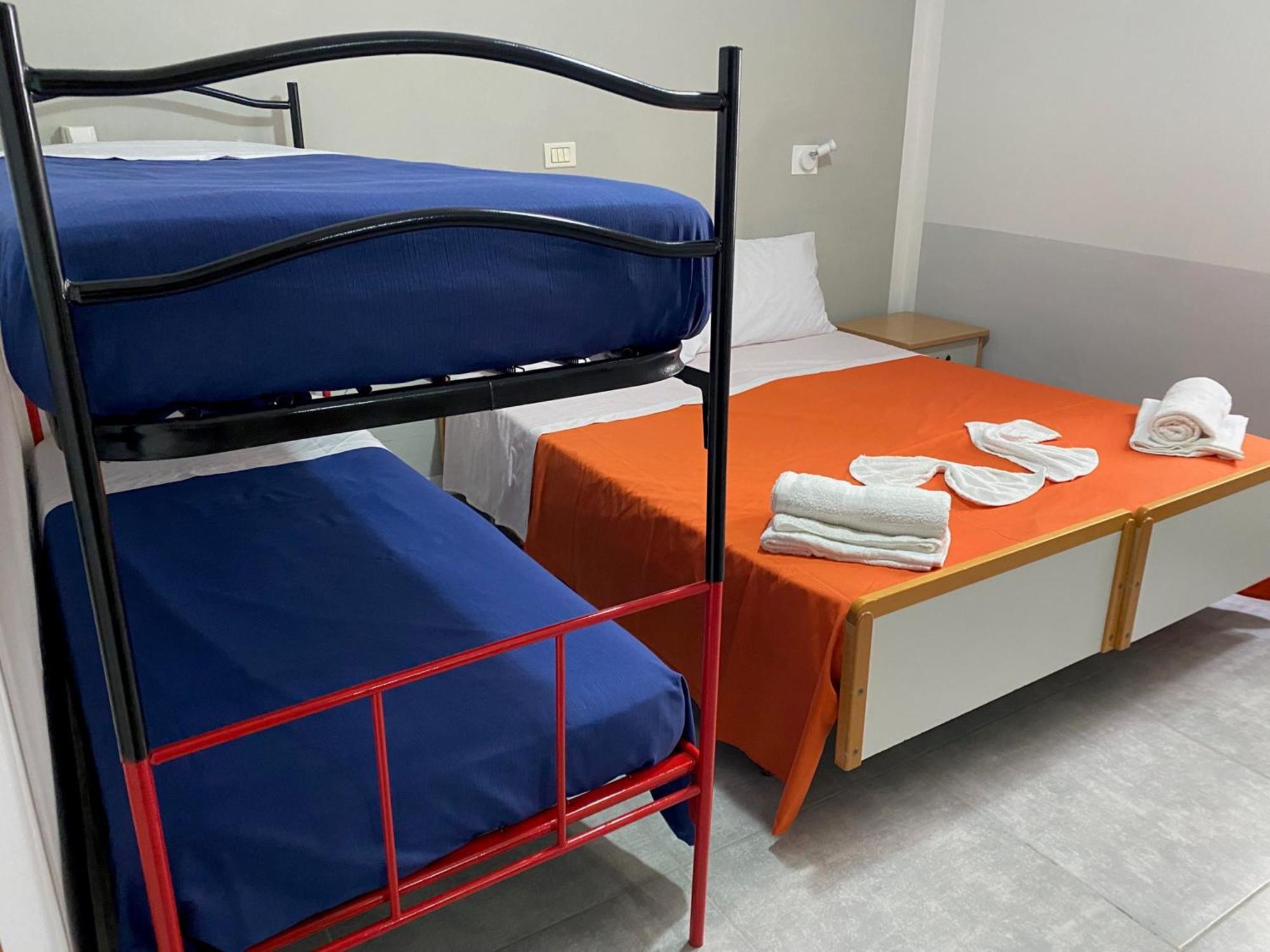 Hotel Piccari Nuova Gestione 里米尼 外观 照片