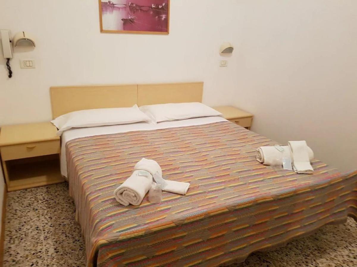 Hotel Piccari Nuova Gestione 里米尼 外观 照片