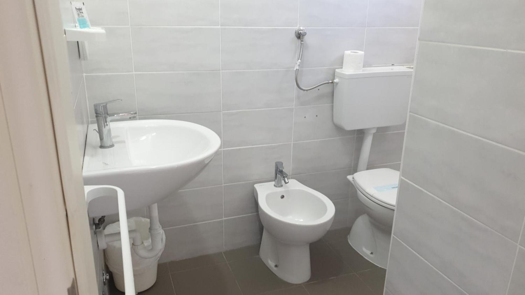 Hotel Piccari Nuova Gestione 里米尼 外观 照片