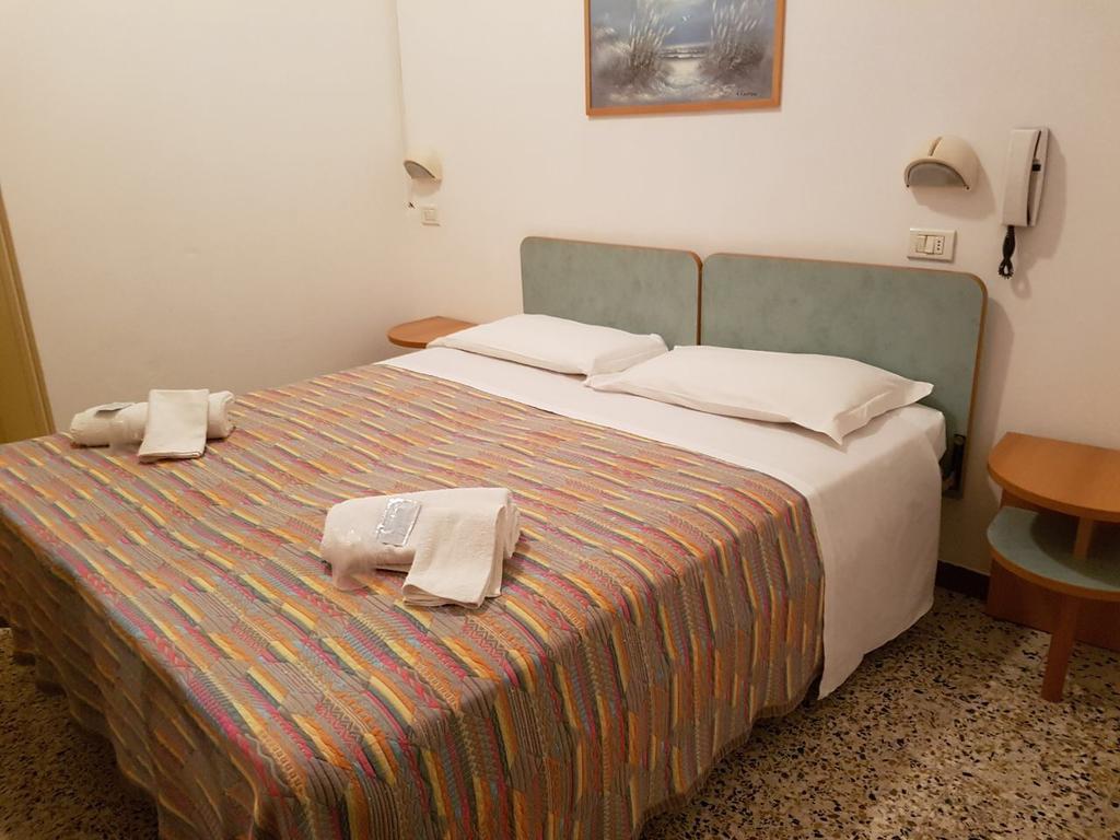 Hotel Piccari Nuova Gestione 里米尼 外观 照片