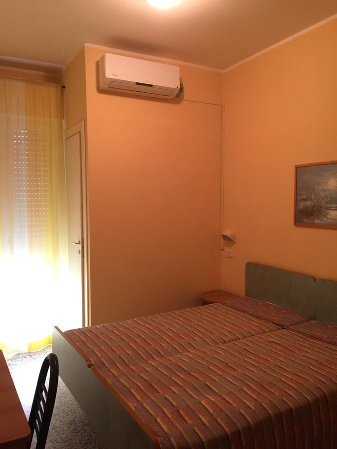 Hotel Piccari Nuova Gestione 里米尼 外观 照片